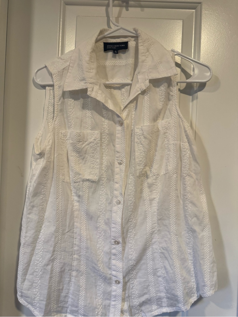 Jones New York White Sleeveless Collared Top Size Medium